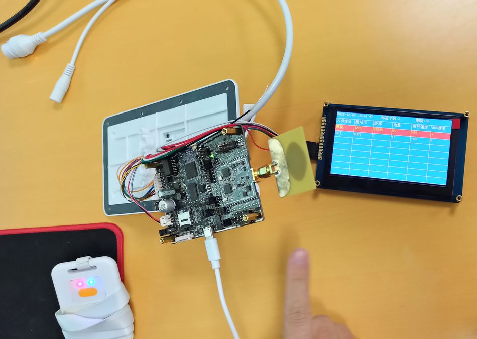 uwb基站VDU2506可连接LCD显示屏显示标签测距、SOS报警信息.jpg uwb基站VDU2506可连接LCD显示屏显示标签测距、SOS报警信息.jpg