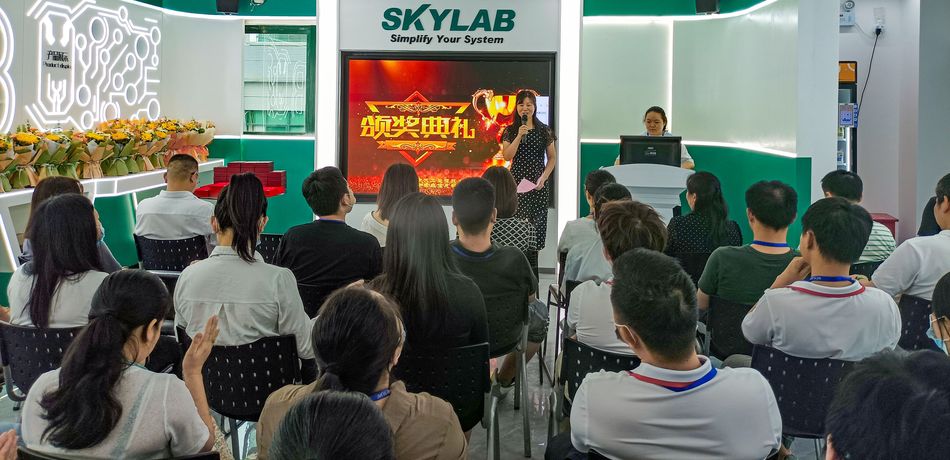 2021年度天工测控&微能信息优秀员工颁奖典礼.jpg 2021年度天工测控&微能信息优秀员工颁奖典礼.jpg