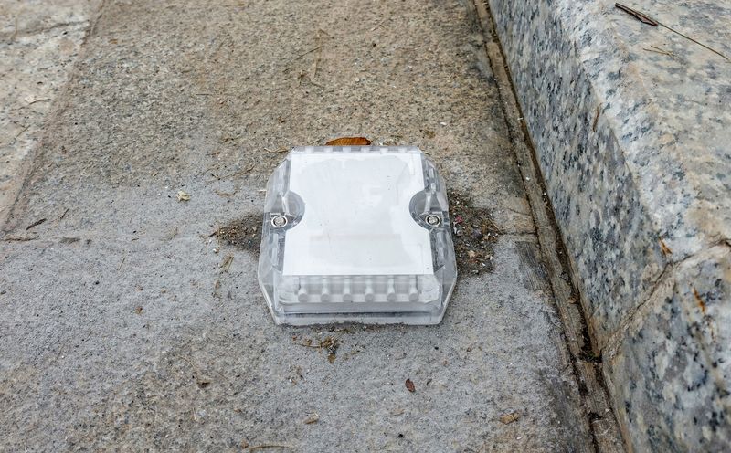 蓝牙道钉贴地螺丝安装.JPG 蓝牙道钉贴地螺丝安装.JPG